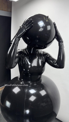 Miss_Fetilicious: O que você acha do meu vestido inflável?