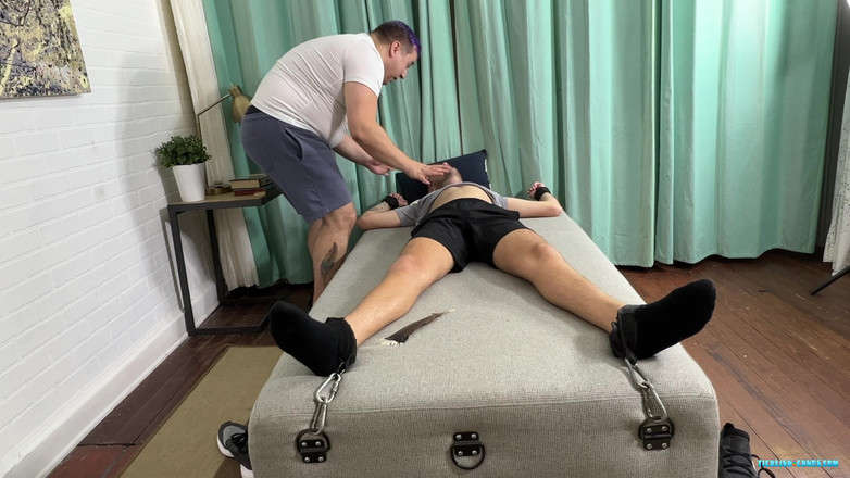 Ticklish Chubs: Nuevo entrenamiento ab para dimitri