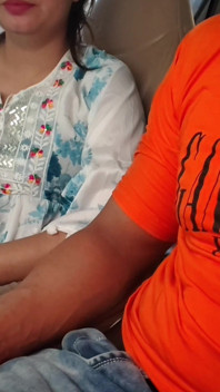 Śliczne Desi Indyjski Piękny Saara Bhabhi w samochodzie na zewnątrz