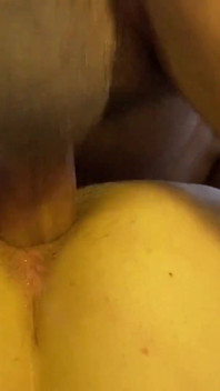 Eu amo pau na minha bunda fodendo anal duro até eu gozar