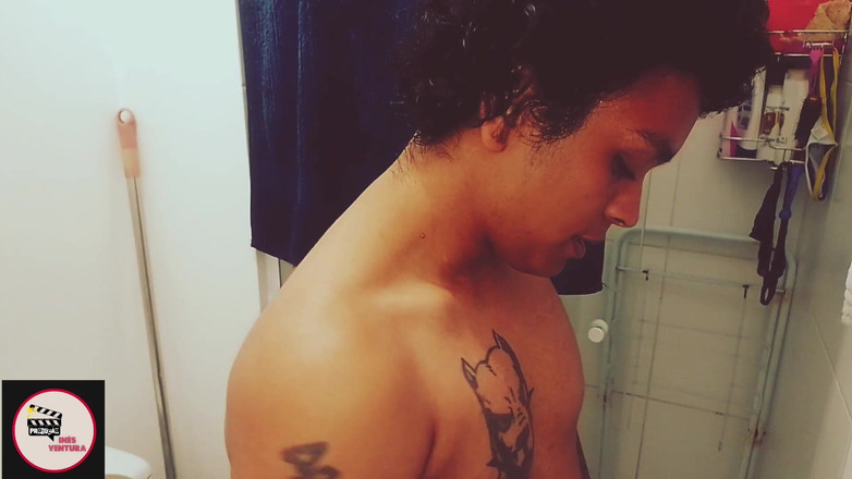 Raquel Cardoso Da Rosa: Il figlio del vicino si masturba nel mio bagno