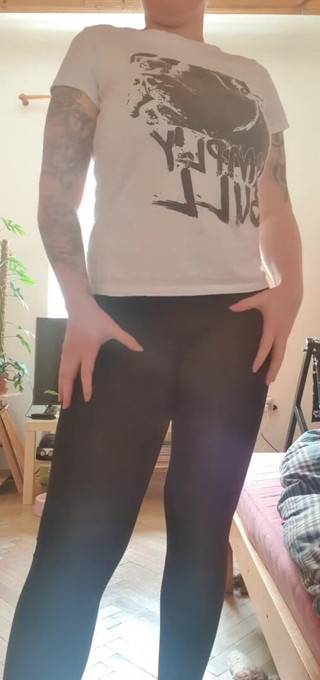 Sweet Nicolett: Horny bitch wants to fuck