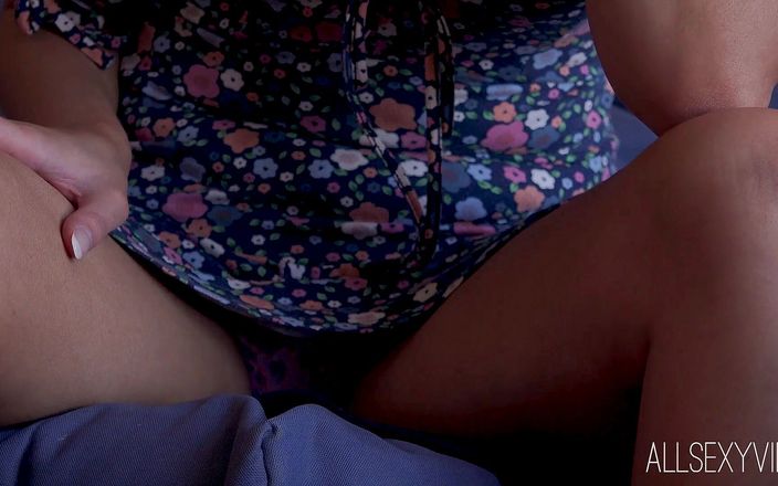 All Sexy Vids: Chọc ghẹo áo lót
