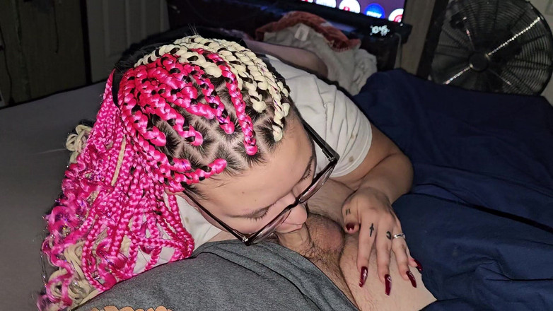 Funhousewife69: Úžasné kouření, krásné oči se dívají nahoru