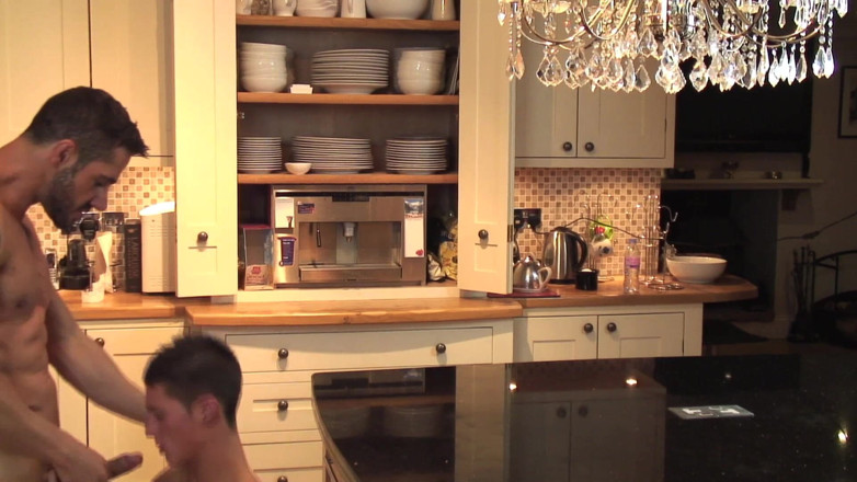UK Hot Jocks: Zakar panas di dapur