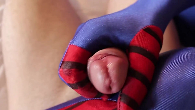 Nylon Xtreme: Superheldinnen spidergirl bläst und fickt