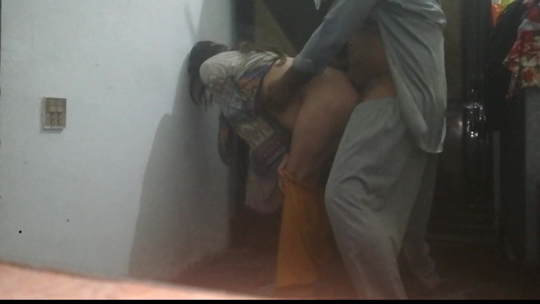 desi boy 418: La hermanastra de la esposa folla en su casa