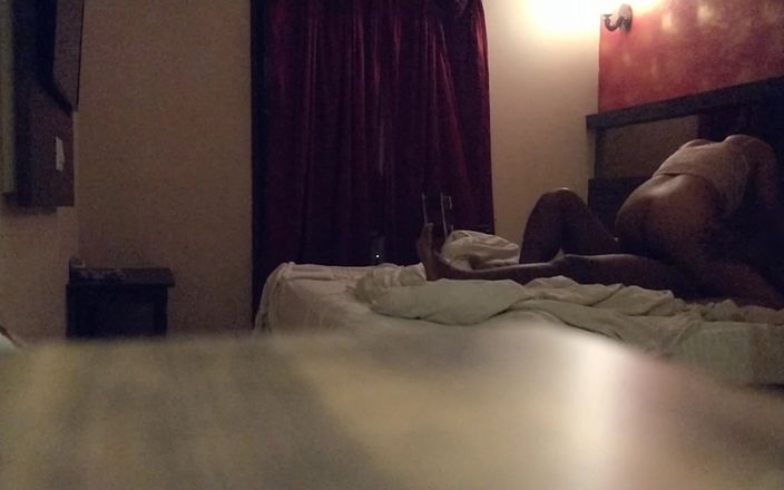 Trisha Hotness: Cam2_ надягають презерватив і катаються на великому члені, брудні розмови