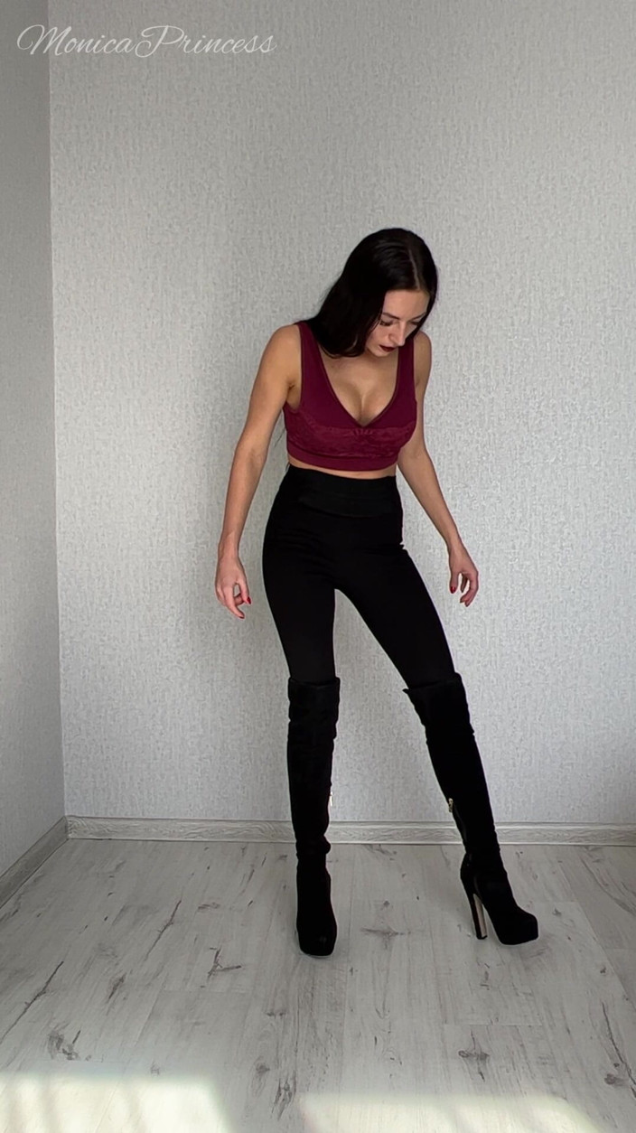 Princess Monica: Giantess minik erkekleri sıkıyor ve yiyor