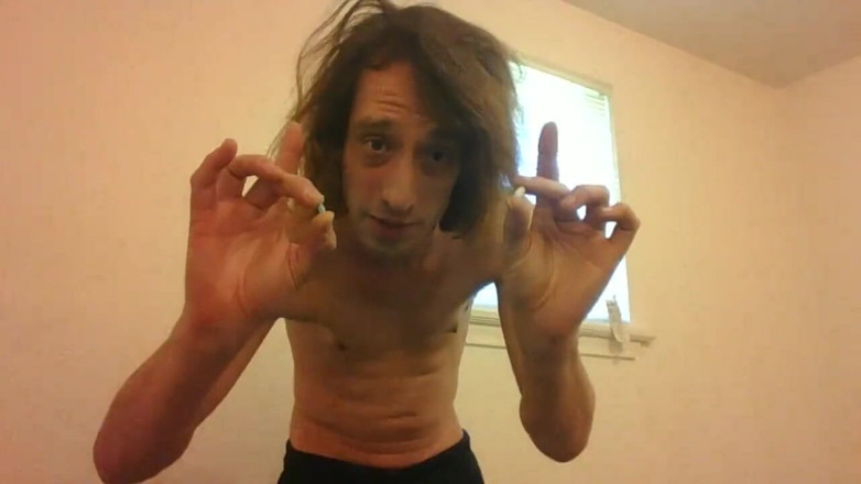 LilTaste: Topless transgirl biorąc hormony pigułki zastępcze; Prawie rok na HRT