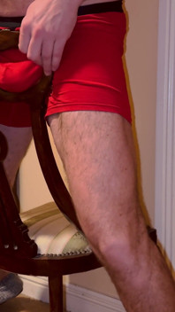 Jsem, masturbuji svůj neobřezaný bílý penis, dokud se neudělám.