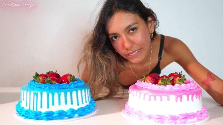 MartinaMagni: Disfruto de tres tartas en todo mi cuerpo