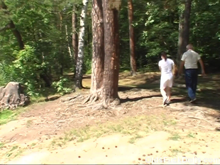 Olds Fuck Dolls: Olds Fuck Dolls - Atuk Mireck mengongkek remaja lain