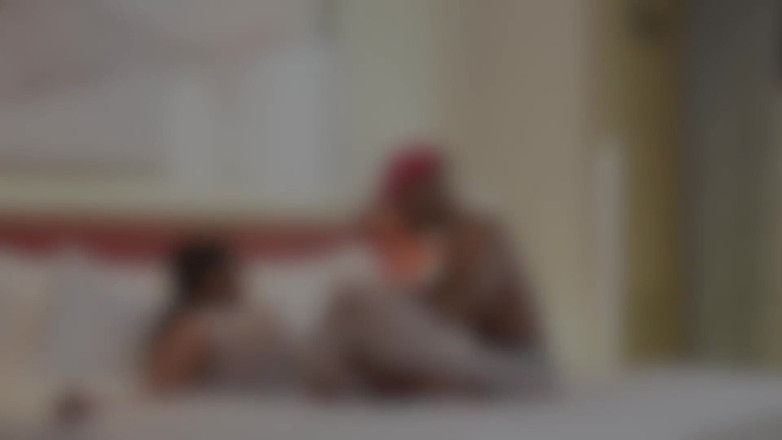 DICKHDDAILY: Boekenplank reet stuitert: Jayla Page