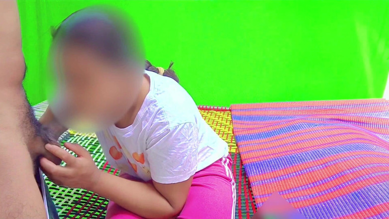 Fuckkkker: Meia-irmã assistindo vídeos sensuais no celular
