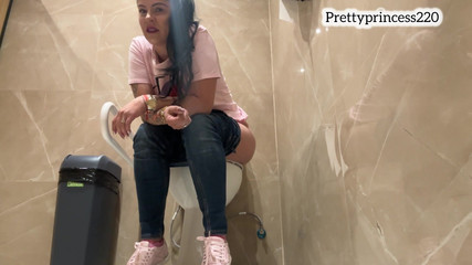 Panfil corina: Prdění na veřejném záchodě