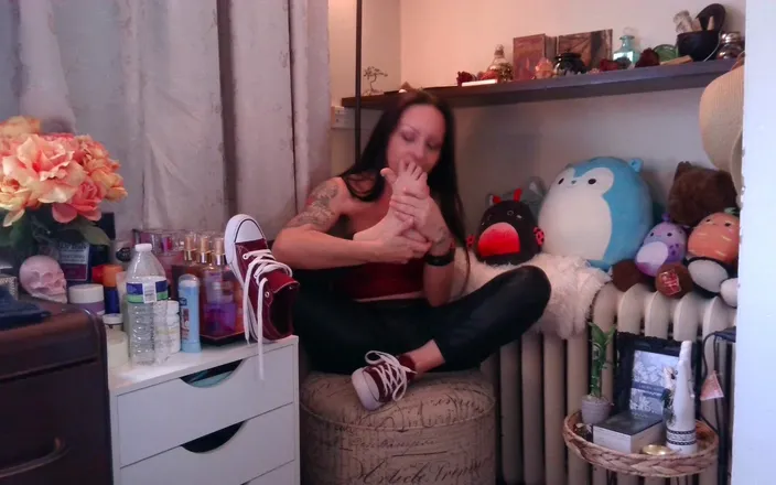 Raven Willow: I Love to Lick My Own Feet
