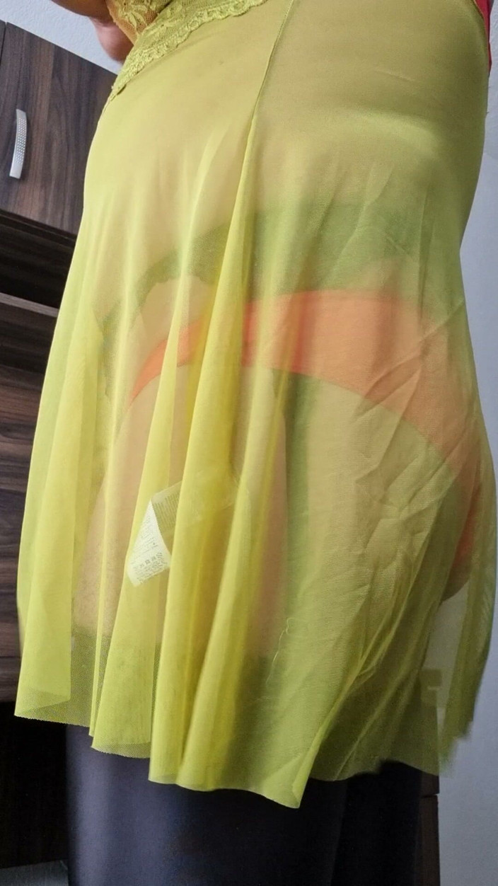 Sexy shinny clothes: Seksi ve çağrıştırıcı şeffaf bebek bebek, kırmızı iç çamaşırı