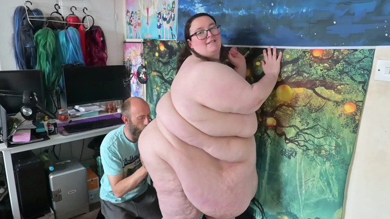 SSBBW Hunter: Dezbrăcare și mângâiere