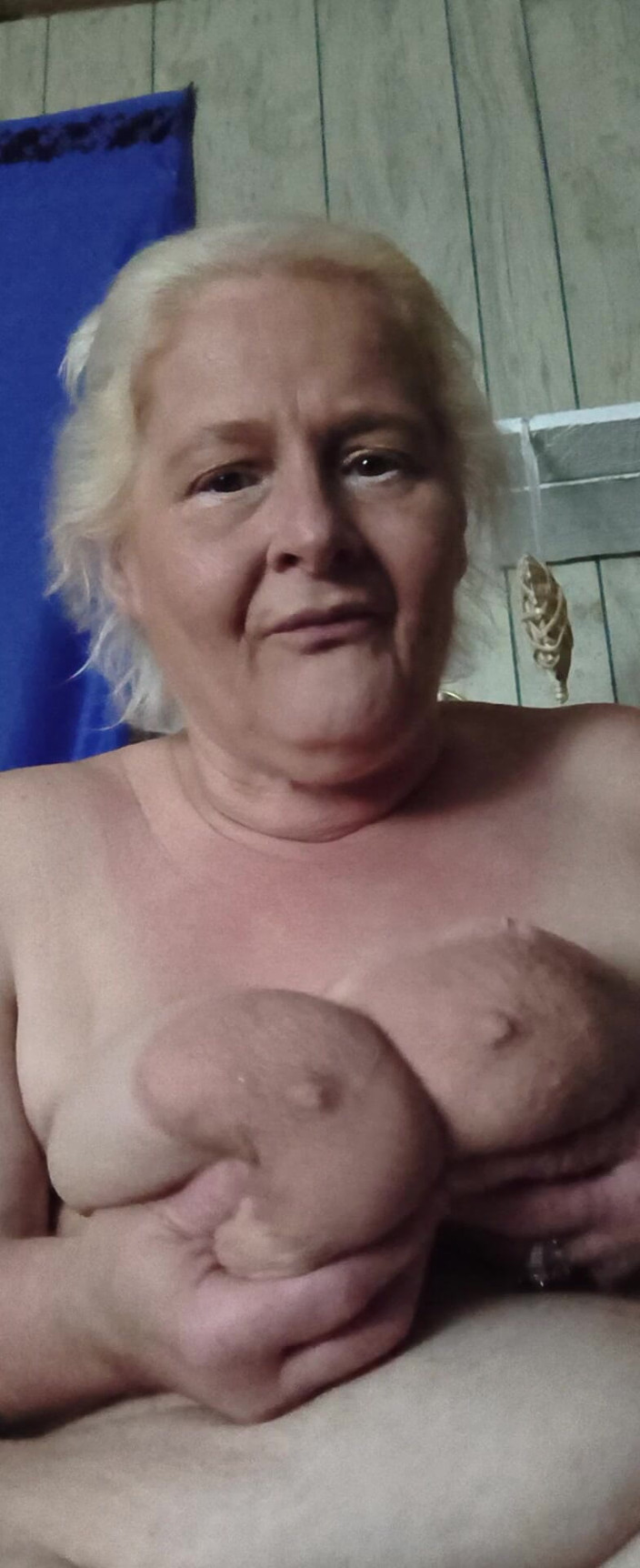 HerculesnVENUS: 그녀의 젖탱이를 핥고 손가락을 빨아