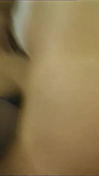 Garota gostosa em meias sensuais fodida em um armazém por trabalhadores