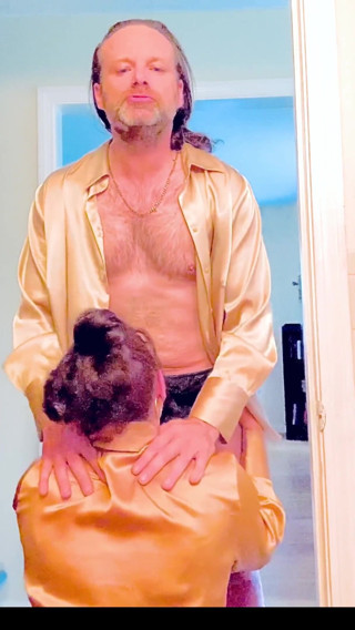 Satin Fetish King: Goldsatin-milf fickt fetisch-fantasie