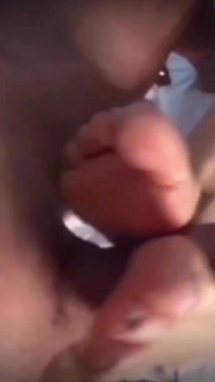 Mamá Sexy Con Los Pies Mojados