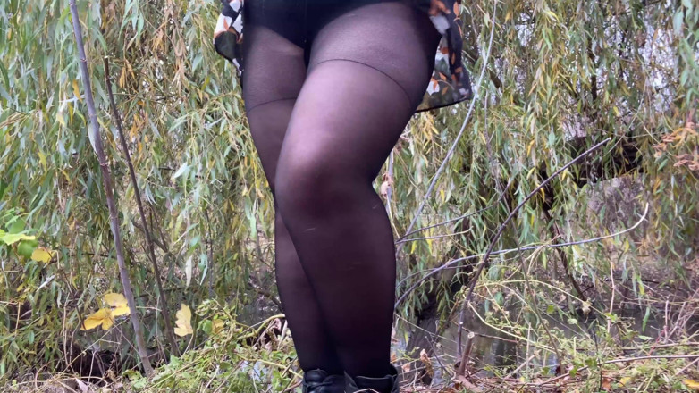 Elena: MILF in a short skirt pissing with pantyhose put down...