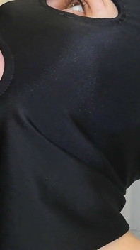Jovem puta faz boquete de close-up desleixado