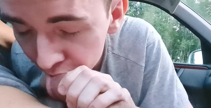 Prettyboi2000x: Spompinare un ragazzo nella sua macchina fino a quando non...