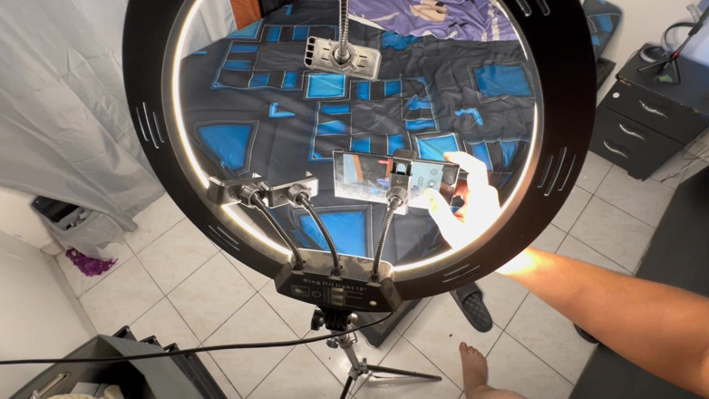 Crisanto999: それで義理の兄のクソビッチが私とセックスするのを待っているのを見つけた