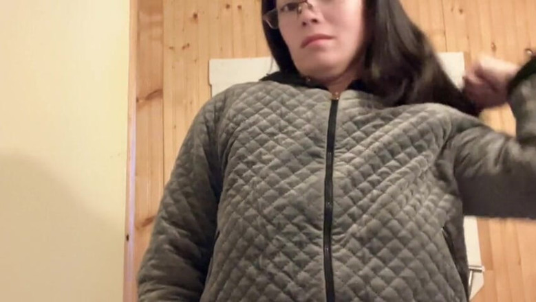 sweethanajapanese: Pissing Small Pussy Hairy in the Moring