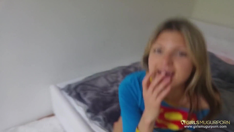 Mugur's World: Kleine superfrauen gina Gerson mit kleinen titten muss mugur retten