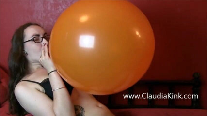 Claudia Kink: Giant Balloon B2P