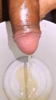 Lots of Urine. Do You Like Watching a Man Urinate? Uncut Cock, Foreskin, Urinating
