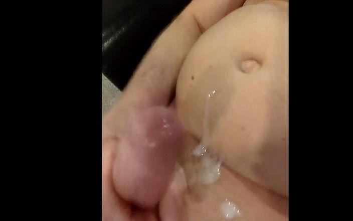 Bald Daddy: Baldaddy sexy stallone fa un massaggio anale poi si drena...