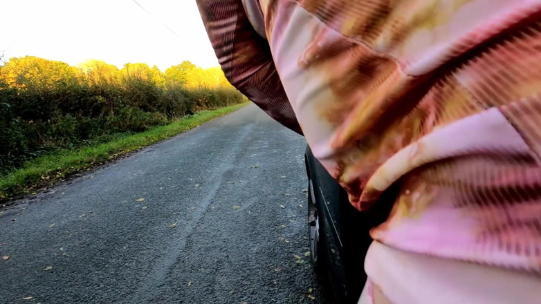 Kellycd2022: Crossdresser Kellycd2022 out for a drive down the lanes