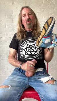 Longhairdude Wanks and Cums with Osiris Trainers, Torn Jeans, Tshirt