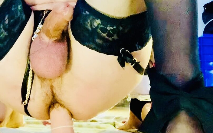 Benito414: पैंटीज में किन्नर गुदा डिल्डो के साथ सवारी कर रही है