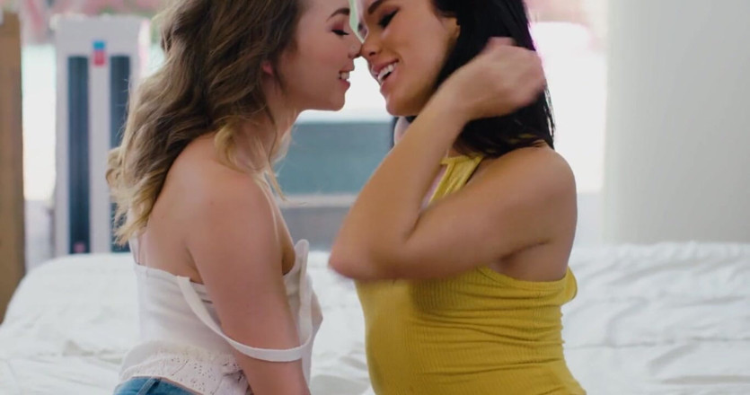 SweetheartVideo: レズビアン・アナリングス 11_scene 1_anal レズビアンと遊ぶ