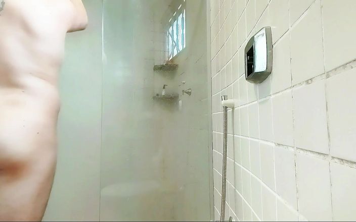 Marcosninfo: Después de mucho trabajo fui a ducharme y relajarme mientras...