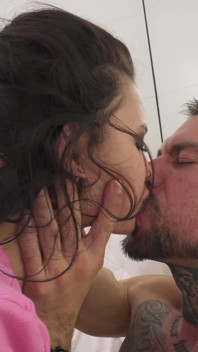 Lucy Mendez vai 1on1 100% hardcore com xixi mútuo