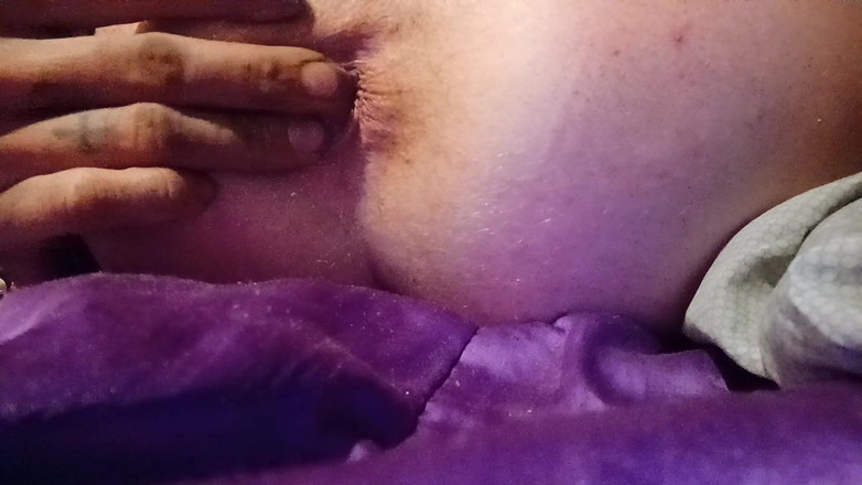 Boy toy: Junge neckt