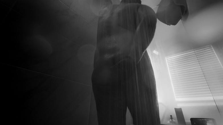 Ivan the Pleasure Dom: Гетеро женатый мужчина трахает дилдо в душе (часть 1)