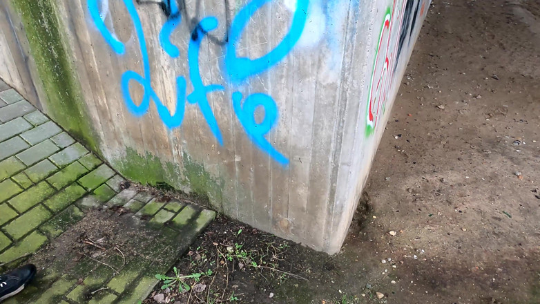 Bouncy Tits Action: Titten Schlagen Unter Der Autobahn