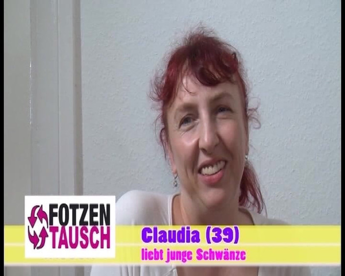 Amateur Pornos XXX: 邻居见面四人行 - 饥渴的德国邻居交换和无套口交和手淫