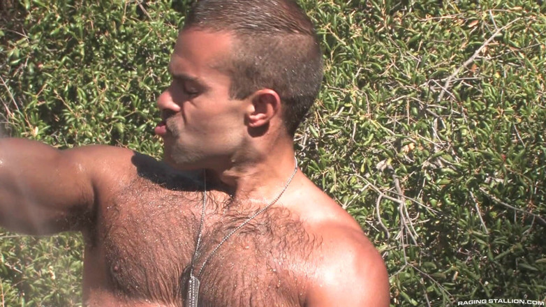 Raging Stallion: Grunts frații vitrege în arme