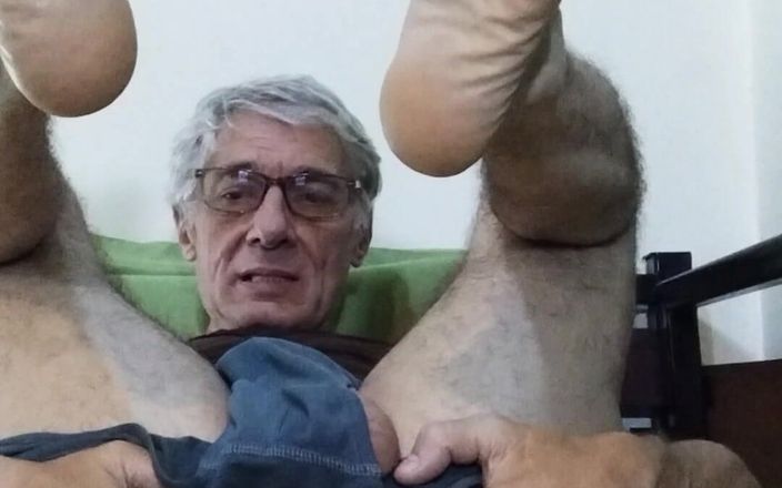 Big uncut hard cock: Açık göt deliği ve ayak gösterisi şimdiye kadar görülen en güzel...
