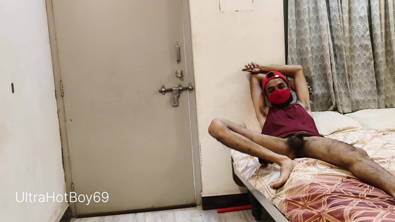 UltraHotBoy69: 기분으로 벌거벗은 순간