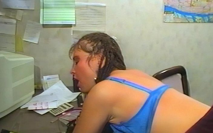 VintageXMovies: Sug pula șefului meu pentru un salariu mai bun